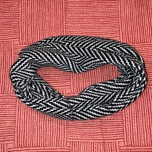 Fleece Old Navy chevron print infinity scarf